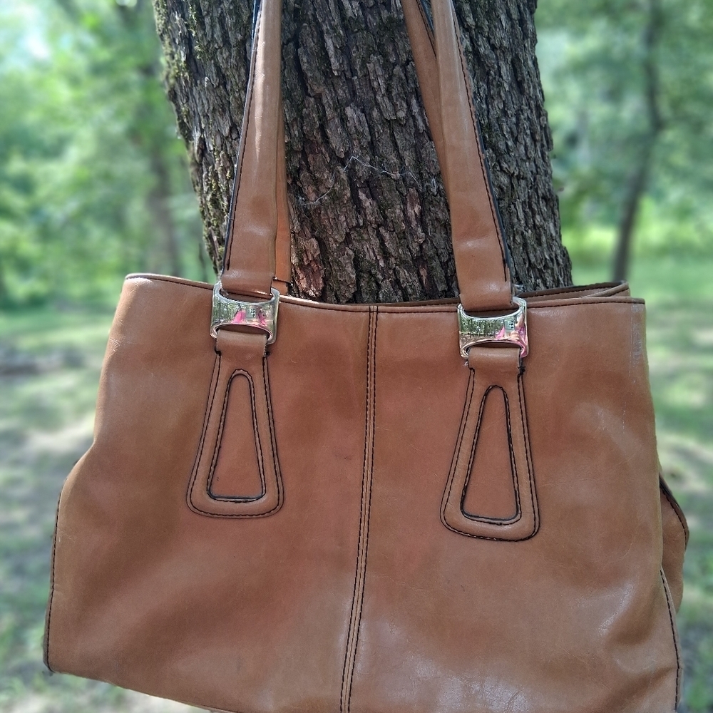 Elegant Tan Leather Tote Bag